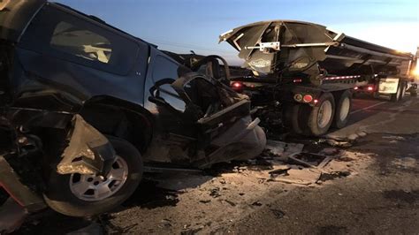 UPDATE Broken rail likely caused fatal Colorado train derailment, full closure of Interstate 25 stretches on for a third day. . Northbound i25 accident today